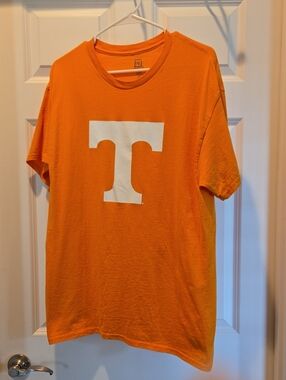 Tenessee Volunteers Short Sleeve Tee with White 'T' Logo
